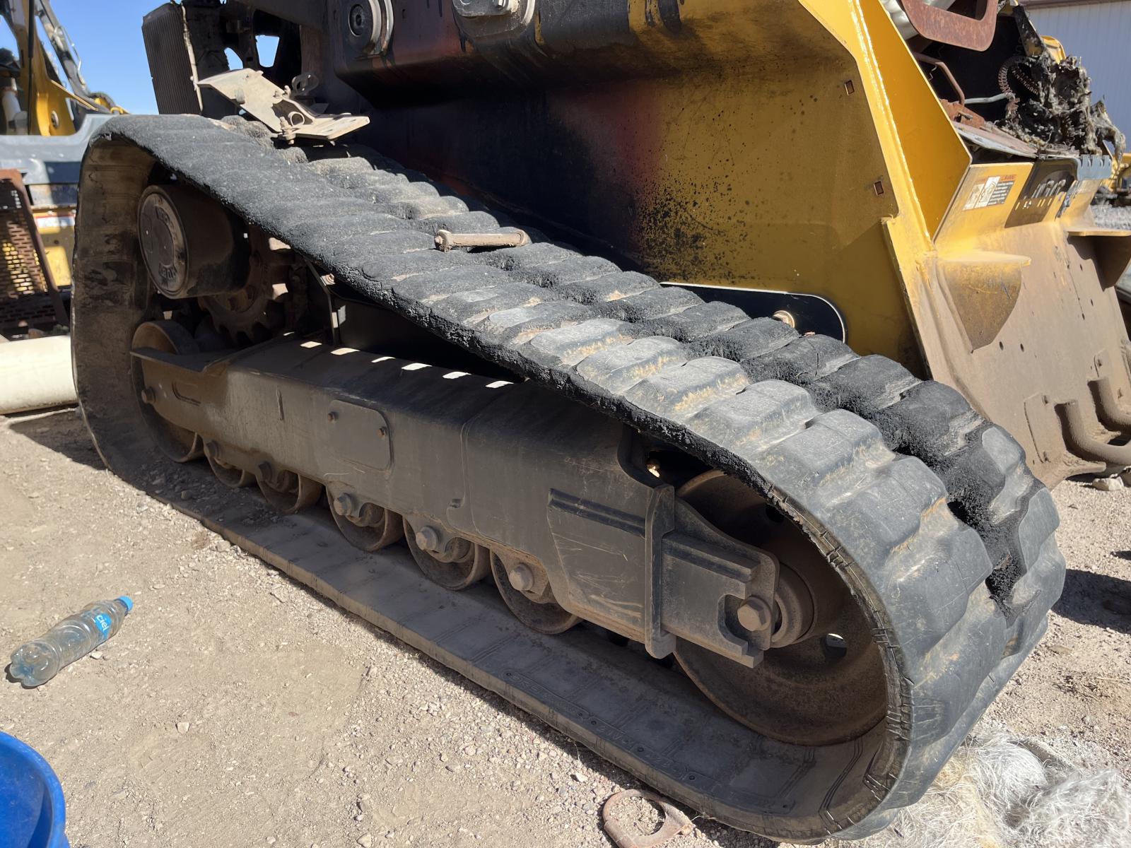 ./imagenes/INVOICE/2019/15577/JOHN-DEERE-333G (5).JPG